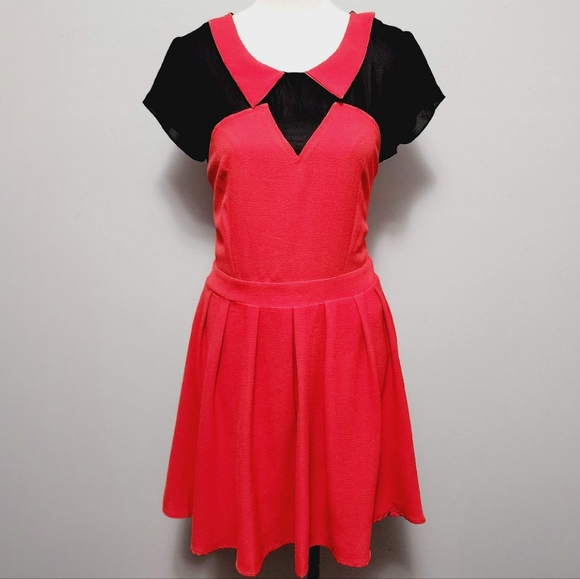 Sugarlips Dresses & Skirts - SugarLips red black crepe Peter pan collar dress size large